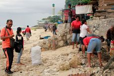 Peringati Hari Bumi, Ribuan Warga Kupang Bersih-bersih Pantai 