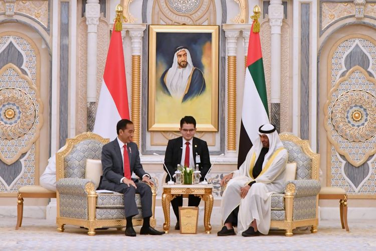 Presiden Joko Widodo mengadakan pertemuan bilateral dengan Putra Mahkota Abu Dhabi dan Wakil Panglima Tertinggi Angkatan Bersenjata Uni Emirat Arab Mohamed bin Zayed.   Seperti dikutip dari siaran pers resmi, pertemuan dilakukan di Istana Kepresidenan Qasr Al Watan di Abu Dhabi, pada Minggu (12/1/2020) waktu setempat.