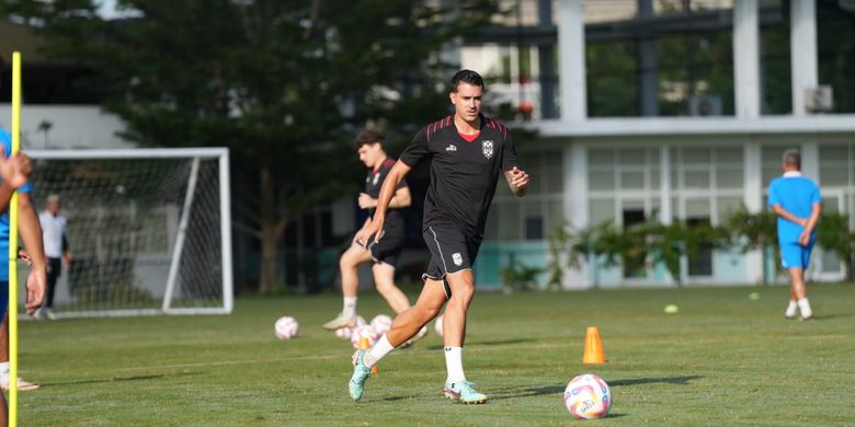 Chechu Meneses, bek tengah asal Spanyol, pindah dari Malut United ke Persik Kediri pada Kamis (15/1/2026).