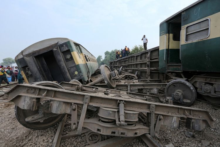 Kereta Api Anjlok di Pakistan, 4 Orang Tewas dan Puluhan Terluka