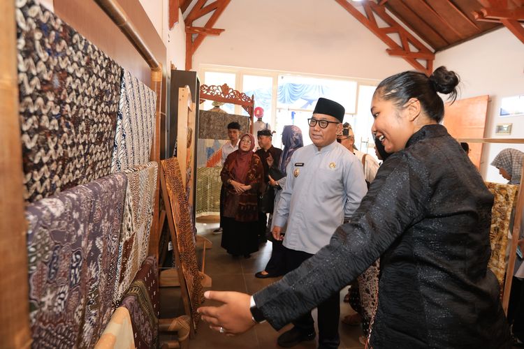 Pusat Batik Banyuwangi saat diresmikan Wakil Bupati Banyuwangi Mujiono 