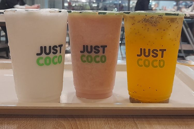 Just Coco, minuman dari air kelapa di Foodprint Grand Indonesia.