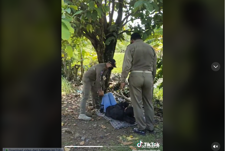 Video viral perempuan ditinggal teman lelakinya oleh akun TikTok @satpolppdemak