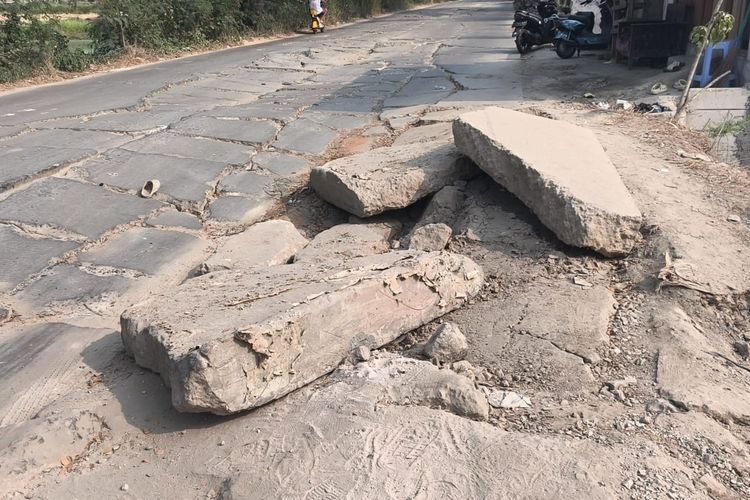 Jalan di Tangerang Rusak Parah bak 