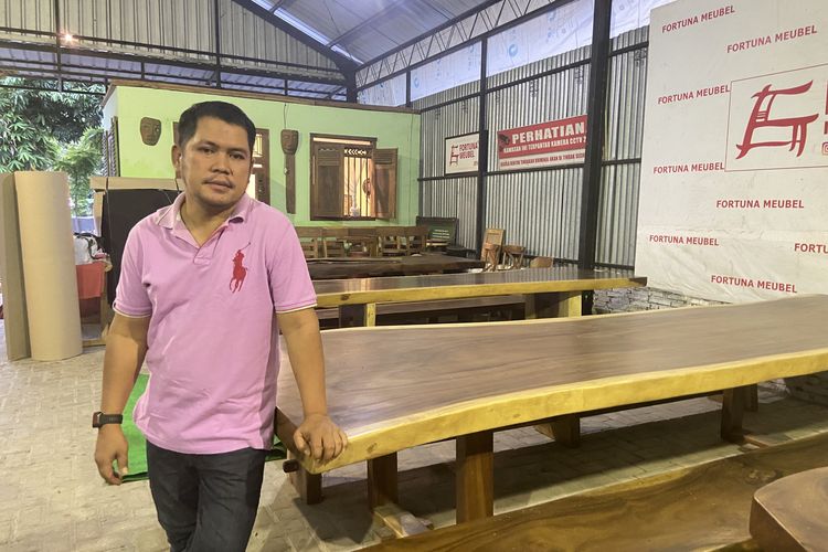 Rupiah Melemah, Usaha Furnitur di Surabaya Semakin Terpuruk