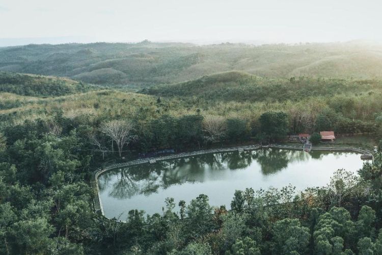 Telaga Kemuning di Desa Wisata Bunder, salah satu desa wisata di Gunungkidul, Yogyakarta