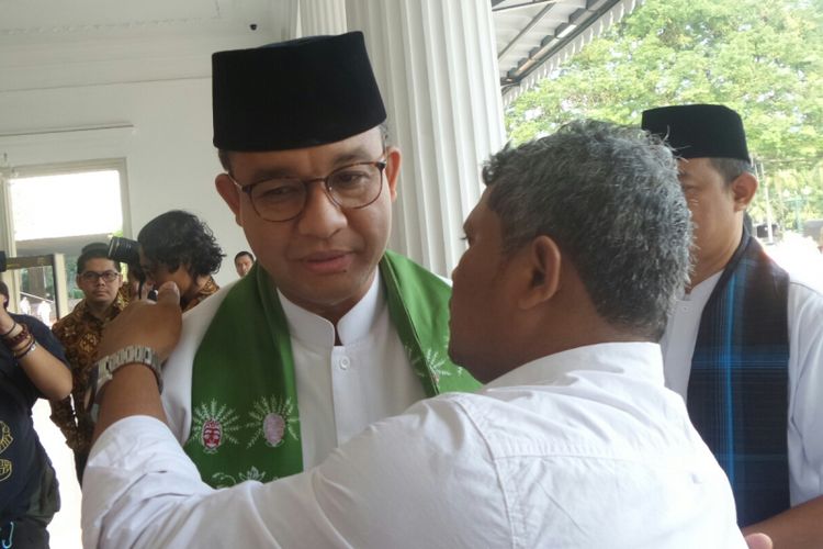 Gubernur DKI Jakarta Anies Baswedan melayani aduan warga di Balai Kota DKI Jakarta, Kamis (26/10/2017). 