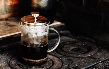 Selain digunakan menyeduh kopi, french press juga bisa digunakan membuat sari buah.