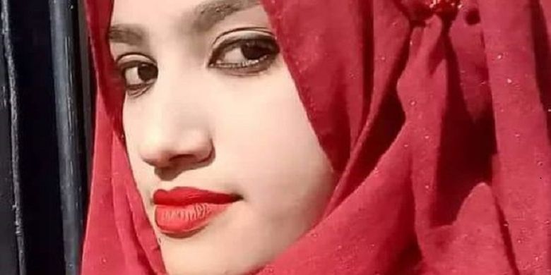 Nusrat Jahan Rafi. Gadis 19 tahun di Bangladesh yang dibakar hidup-hidup karena melaporkan pelecehan seksual dari kepala sekolah April lalu. Pengadilan menjatuhkan hukuman mati bagi 16 pelaku.
