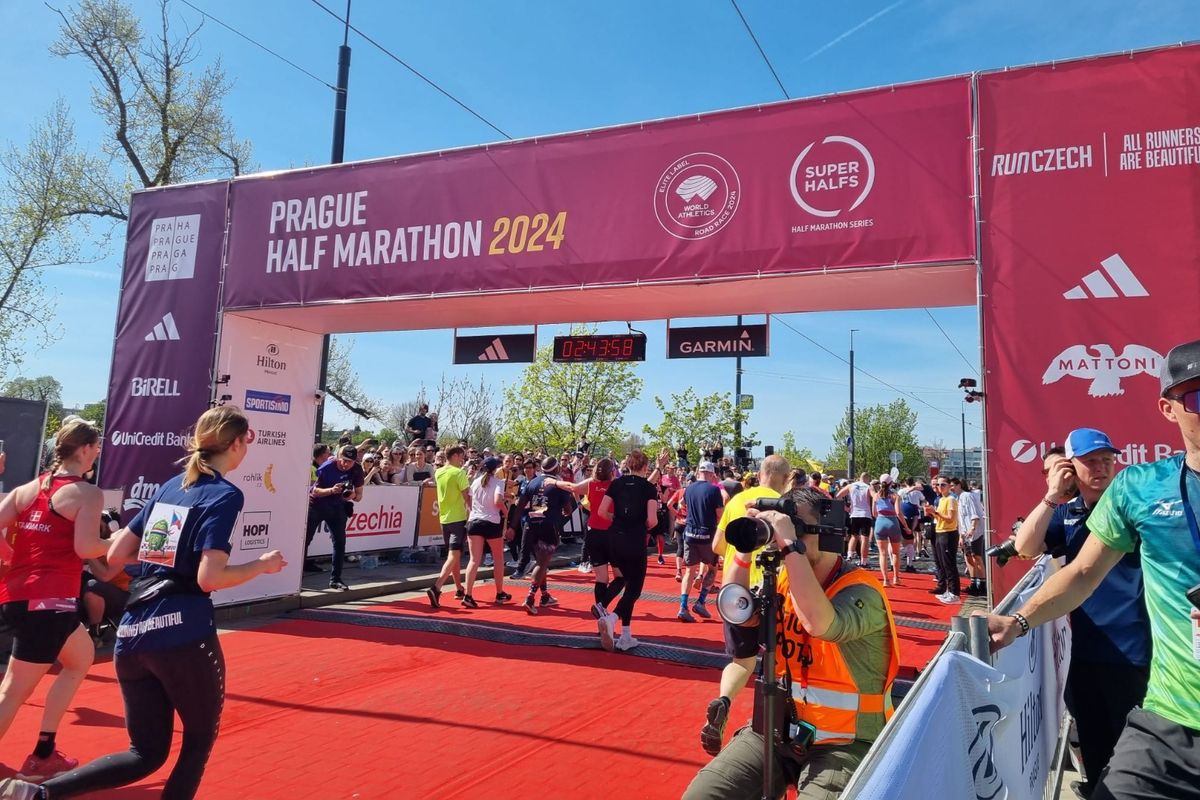 Foopak menyediakan setengah juta gelas bebas plastik di setiap refreshment booth untuk 10 lomba yang berada di bawah naungan RunCzech Marathon. 