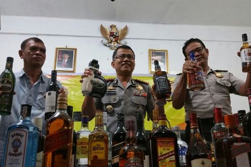 Polisi Amankan 7.122 Botol Miras Ilegal Asal Singapura