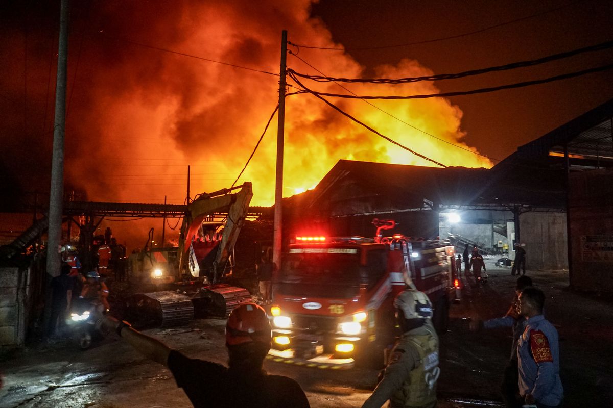 Gempar! Kebakaran TPA Putri Cempo Solo Membesar, Puluhan Damkar Diterjunkan 53 5 Fakta Kebakaran TPA Putri Cempo Solo: Warga Mulai Dievakuasi, 22 Armada Damkar Diterjunkan