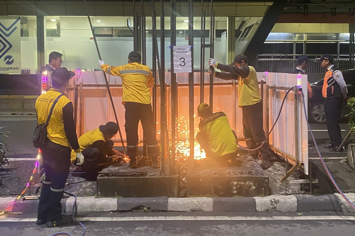 Menengok Cara Pembongkaran Tiang Monorel di Rasuna Said
