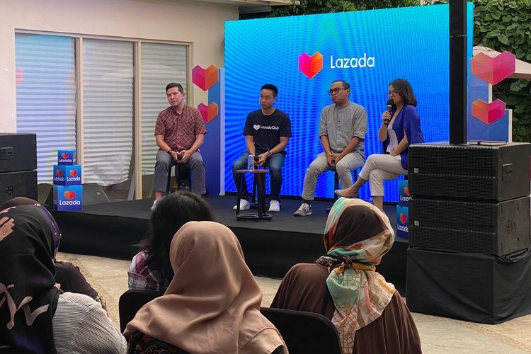 Acara kumpul komunitas Usaha Mikro, Kecil, dan Menengah (UMKM) bertajuk ?Bincang UMKM: Strategi Bisnis Sukses di Era Digital? yang dihadiri ratusan anggota komunitas UMKM Jagoan Lokal di Bintaro Creative Box, Tangerang Selatan, Banten pada Rabu (20/9/2023).
