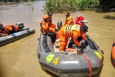 Terpeleset Saat Memotong Bambu, Operator Perahu Hanyut di Sungai Cimanuk Majalengka.