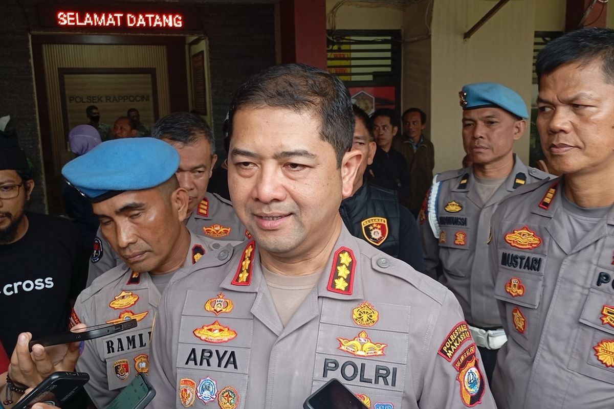 Kapolrestabes Makassar Kombes Pol Arya Perdana saat diwawancarai awak media usai ekspose di Mapolsek Rappocini, Kota Makassar, Sulsel, Minggu (1/6/2025).