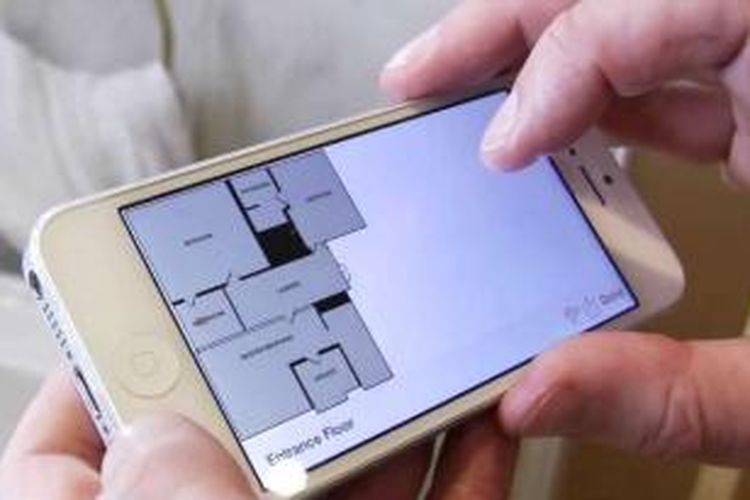 RoomScan tau aplikasi untuk iOS ini berfungsi untuk menggambar rancangan bentuk rumah yang diinginkan. Caranya pun sangat mudah, cukup tempelkan perangkat Apple Anda ke dinding dan RoomScan akan menggambarkan denah rumah Anda.
