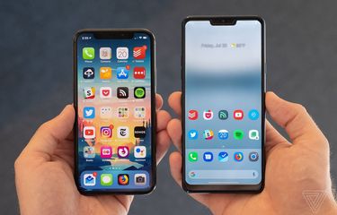 Ilustrasi ponsel iPhone dan Android