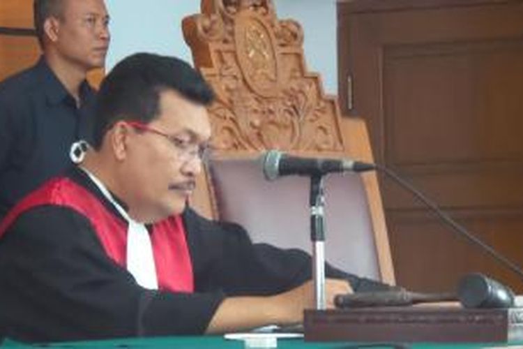 Hakim Asiadi Sembiring saat memimpin sidang praperadilan yang diajukan kuasa hukum Sutan Bhatoegana terhadap Komisi Pemberantasan Korupsi, Selasa (7/4/2015).