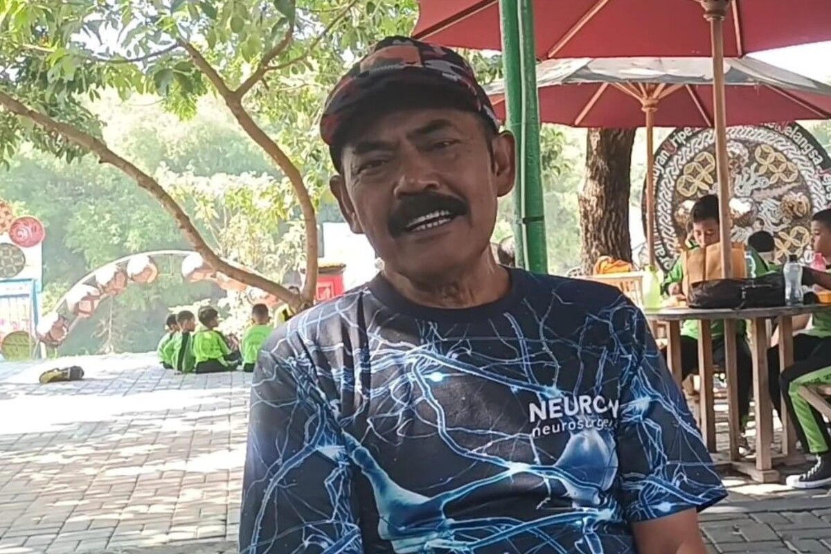 Ketua Dewan Pimpinan Cabang (DPC) PDI-P Solo FX Hadi Rudyatmo di kediamannya Pucangsawit, Jebres, Solo, Jawa Tengah, Jumat (23/9/2022).