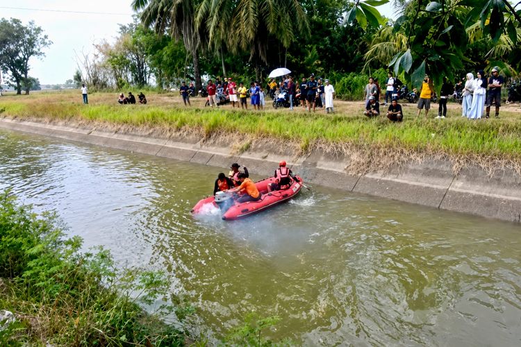 Motor Masuk Irigasi Saat Hindari Tikungan, Pemuda Pesawaran Hilang, Diduga Terseret Arus