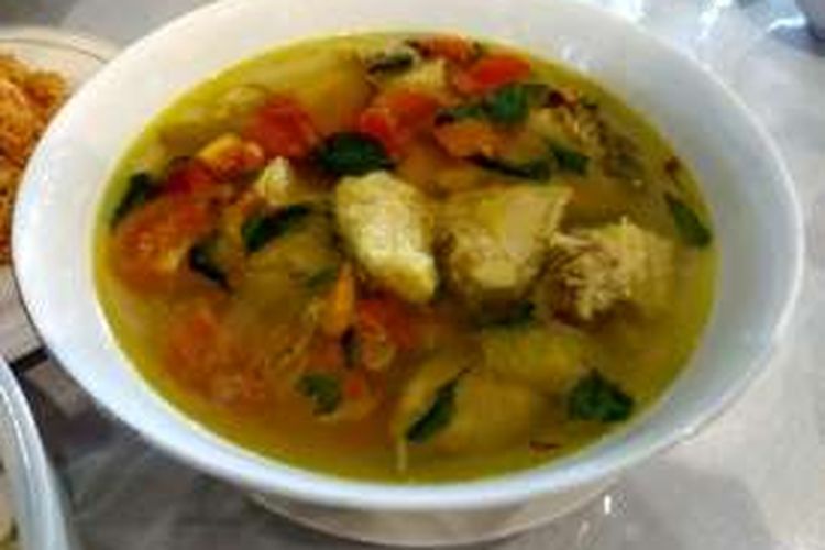 Parende, sup ikan segar khas Buton, Sulawesi Tenggara.