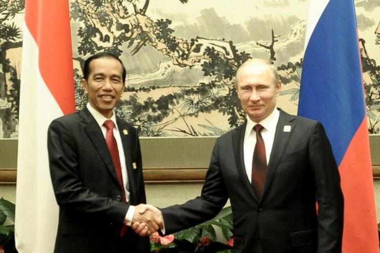 Presiden Jokowi bertemu Presiden Rusia Vladimir Putin, di sela-sela KTT APEC, di Beijing, Senin (10/11/2015).