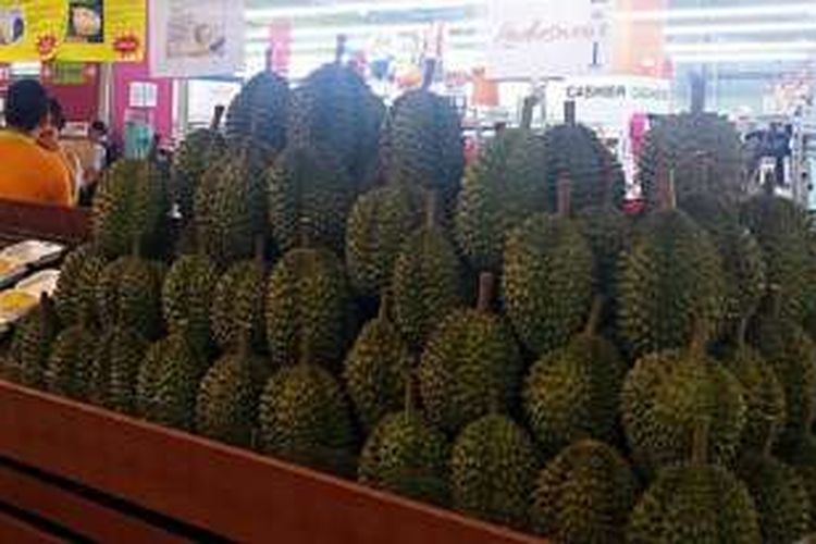 Parade Festival Durian di Mal Big Box, Jurong, Singapura