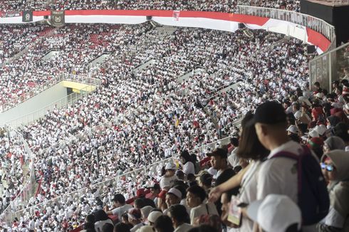 Massa Berbaju Putih Pendukung Jokowi-Ma'ruf Penuhi GBK