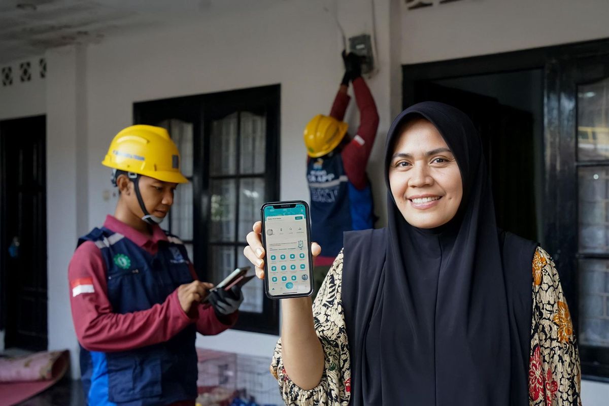 Aplikasi PLN Mobile mengintegrasikan seluruh kebutuhan layanan kelistrikan dalam satu genggaman. Mulai dari pengisian data, verifikasi, hingga pembayaran dilakukan secara digital sehingga proses menjadi lebih ringkas dan mudah dilakukan.