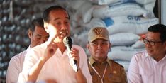 Tinjau Stok Beras di Palangkaraya Bersama Gubernur Kalteng, Jokowi: Pemerintah Berusaha Tidak Rugikan Petani dan Konsumen