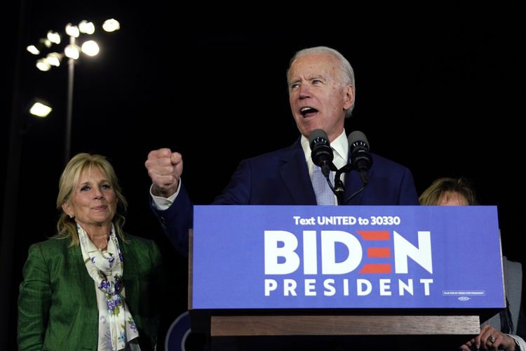 Bakal calon presiden Partai Demokrat, Joe Biden, memberikan pidato kepada para pendukungnya di Los Angeles, 3 Maret 2020. Biden disebut meraih hasil mengejutkan di Super Tuesday.