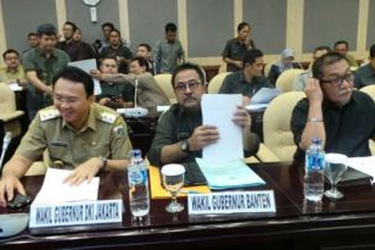 Wakil Gubernur DKI Jakarta Basuki Tjahaja Purnama, Wakil Gubernur Banten Rano Karno, dan Wakil Gubernur Jawa Barat Dedi Mizwar saat menghadiri sebuah diskusi di Gedung DPD RI, Senayan, Jakarta, Selasa (18/2/2014).