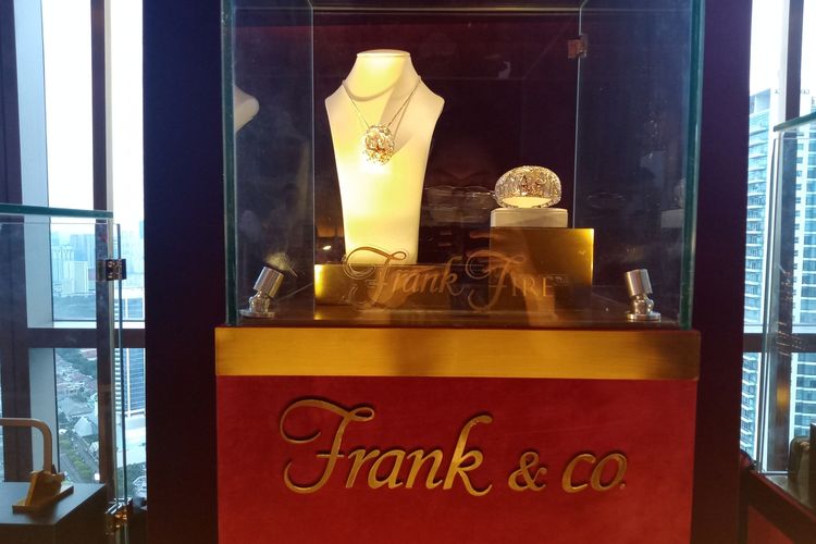 Rangkaian koleksi Frank Fire yang dipertunjukkan dalam rangka hari jadi Frank & co ke-26 tahun.