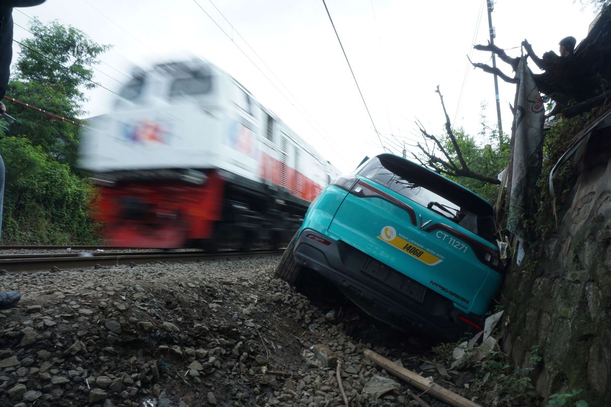 linktaruhan77 Benarkah Mobil Listrik Bisa Mogok Akibat Medan Magnet di Rel Kereta?