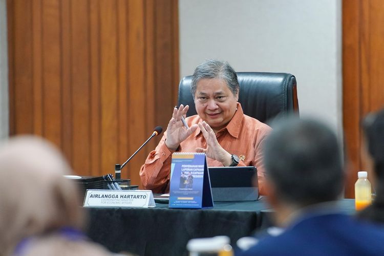 Menteri Koordinator Bidang Perekonomian (Menko Perekonomian) Airlangga Hartarto dalam pertemuan dengan delegasi European Union - ASEAN Business Council (EU-ABC) di Jakarta, Rabu (5/2/2024). 