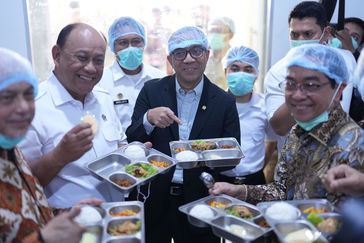 Mengapa Ramai-ramai Menolak MBG Masuk Kampus? 