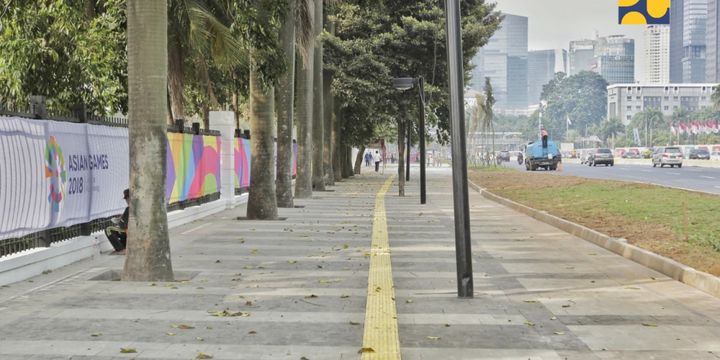 Jalur trotoar di koridor Jalan Sudirman-Thamrin.