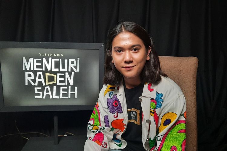 Aktor peran Iqbaal Ramadhan menjelaskan alasan di balik penggunaan kacamata untuk karakter Piko dalam film Mencuri Raden Saleh.