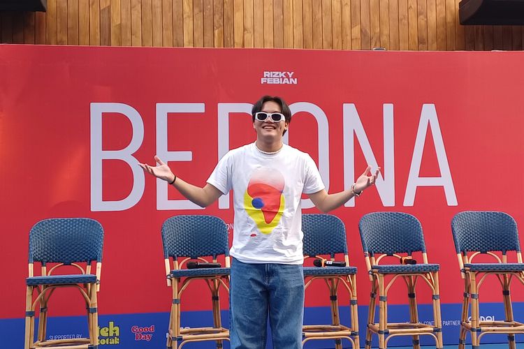 Penyanyi Rizky Febian saat konferensi pers perilisan album Berona, di kawasan Sudirman, Jakarta Selatan, Jumat (21/7/2023).