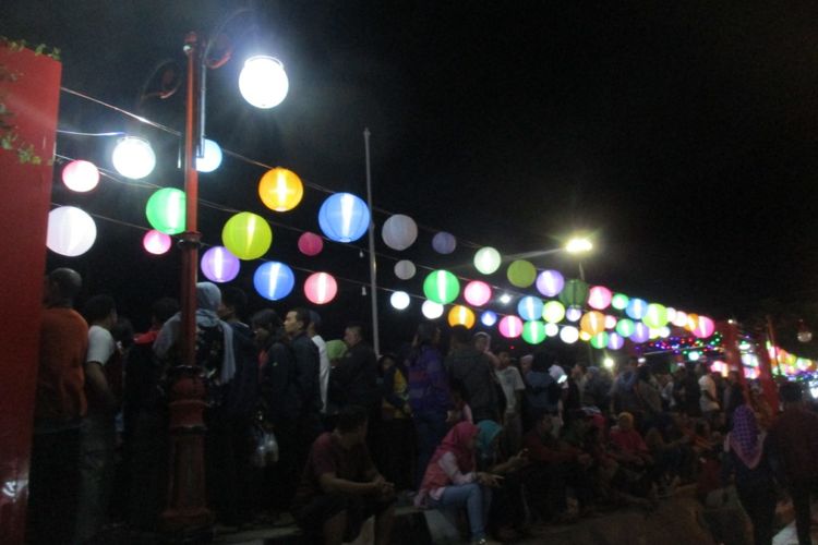 alun-alun wonogiri berhiaskan lampion