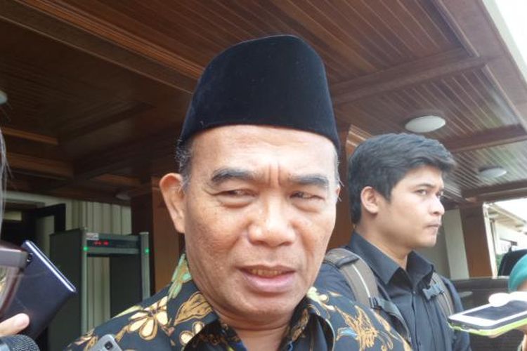 Menteri Pendidikan dan Kebudayaan Muhadjir Effendy di Kantor Kementerian Koordinator bidang Politik, Hukum dan Keamanan, Jalan Medan Merdeka Barat, Jakarta Pusat, Jumat (23/12/2016)