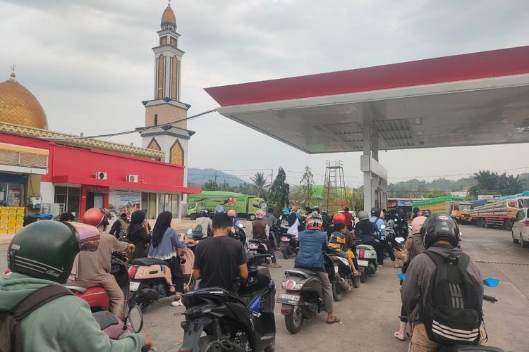 Antrean BBM di Mamuju Mengular, Bupati Sutinah Bakal Gandeng Polisi Sidak SPBU