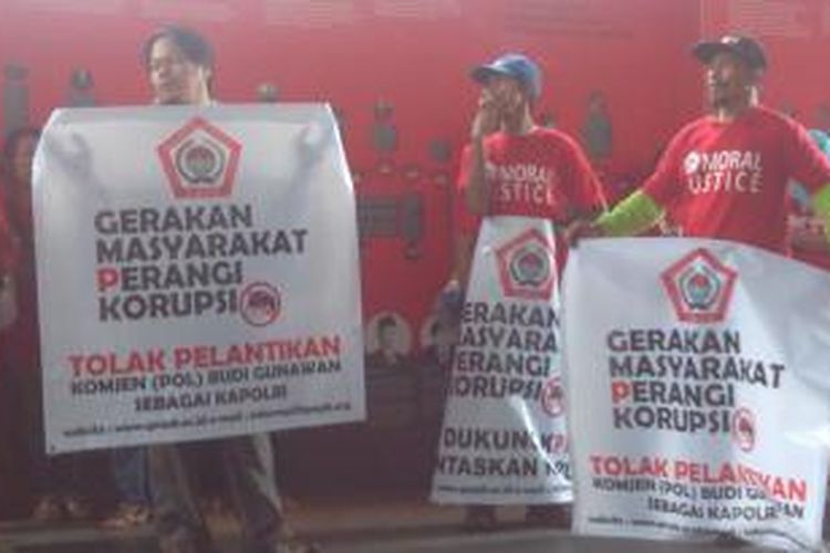 Gerakan Masyarakat Perangi Korupsi (GMPK) mendesak KPK menuntaskan penanganan kasus Komjen Budi Gunawan sekaligus menolak pelantikan tersangka kasus suap dan gratifikasi itu sebagai Kapolri.
