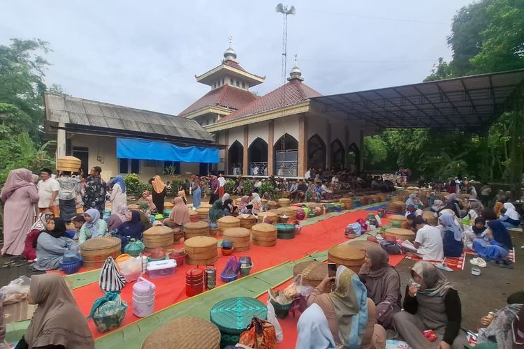 Suasana Tradisi Nyadran di Candimulyo, Magelang.
