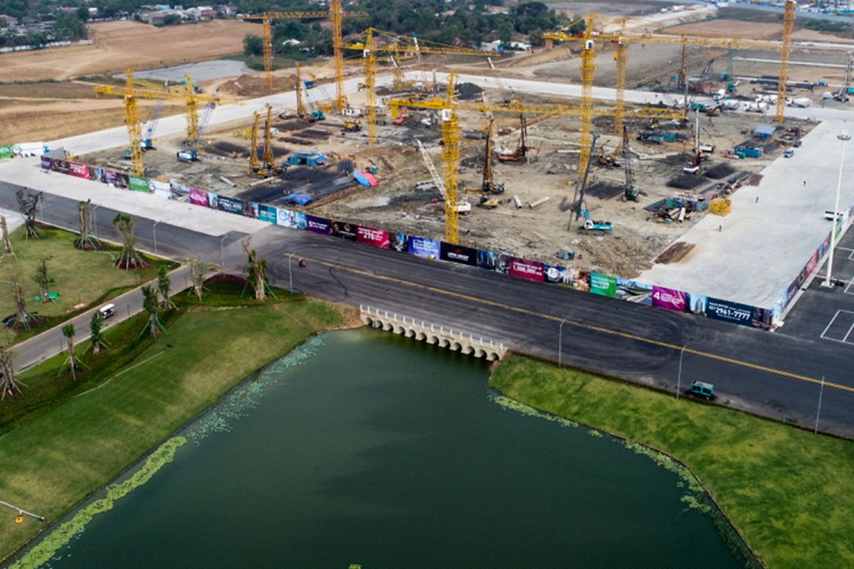 Foto udara proyek kawasan Kota Baru Meikarta, Cikarang, Bekasi, Jawa Barat, Senin (4/9/2017). Pada tahap pertama, akan dibangun 200 ribu unit apartemen yang siap huni pada akhir tahun 2018.