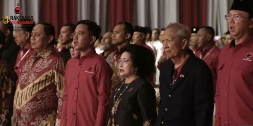 Gibran Hadir di Rakernas IV PDI-P, Duduk Sejajar Megawati, Sebelahan dengan Eks Wakapolri