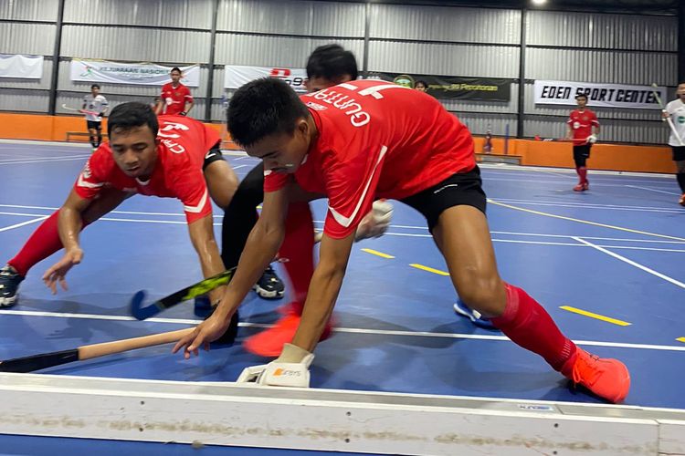 Timnas Hoki Indonesia dibebankan dua emas di SEA Games 2023. Terkini, timnas hoki indoor Indonesia telah meraih kemenangan pada laga perdana di masing-masing cabang olahraga (cabor) SEA Games 2023 Kamboja.
