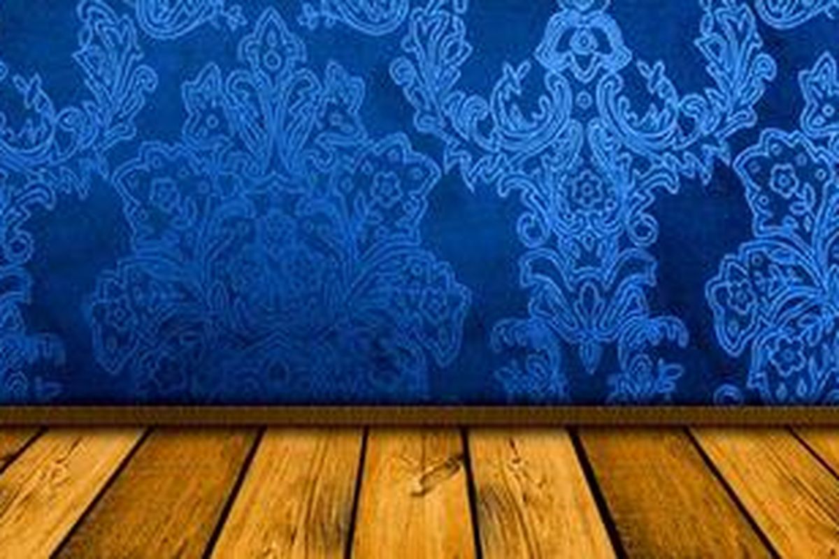 Warna yang keluar dari wallpaper inilah sebagai focal point dalam ruangan, sehingga jangan ragu memilih warna yang atraktif.