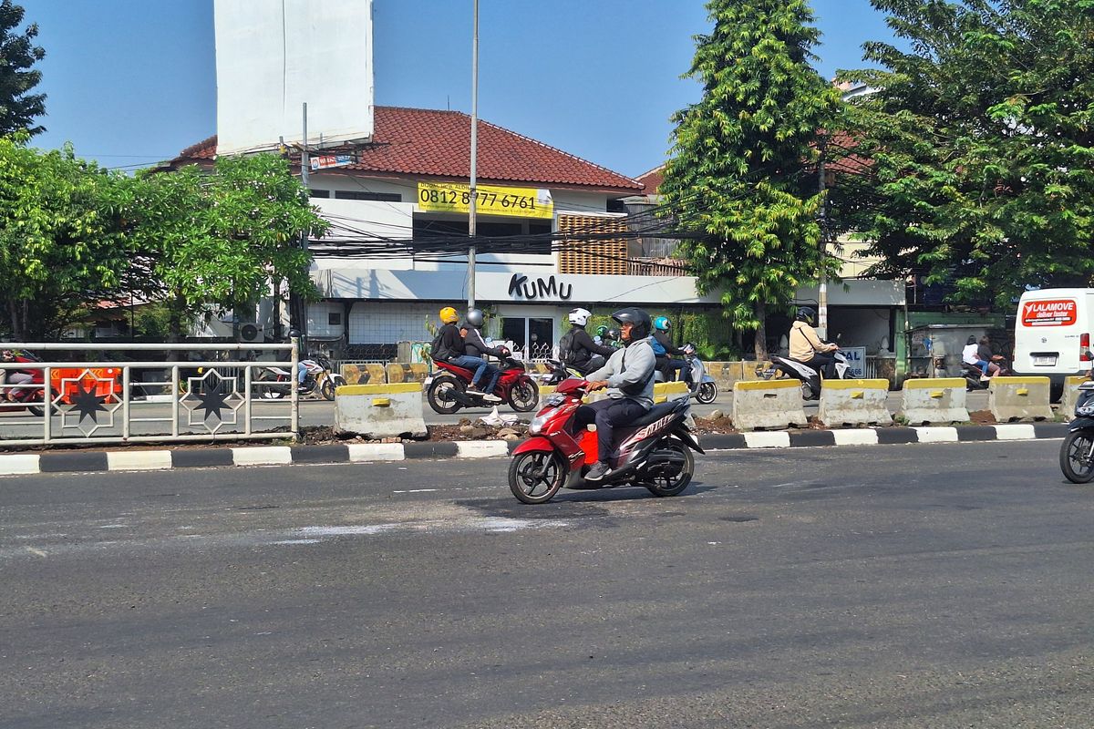 Kondisi lubang di Jalan KH Abdullah Syafei, Rabu (3/7/2024)